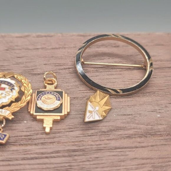 VINTAGE Pin/Brooch Lot - Picture 3 of 3